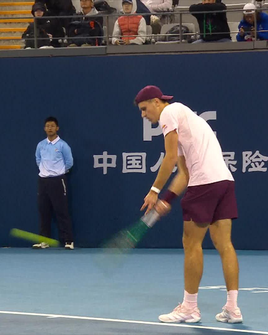 Cheeky from Mensik 👀 #ChinaOpen