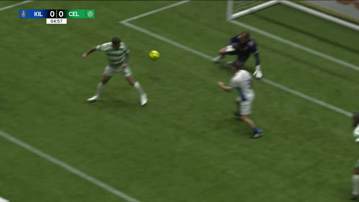 What a flick that is from Gary Hooper to put Celtic Football Club in front! 😱🍀 Once a goalscorer, always a goalscorer! 🔥