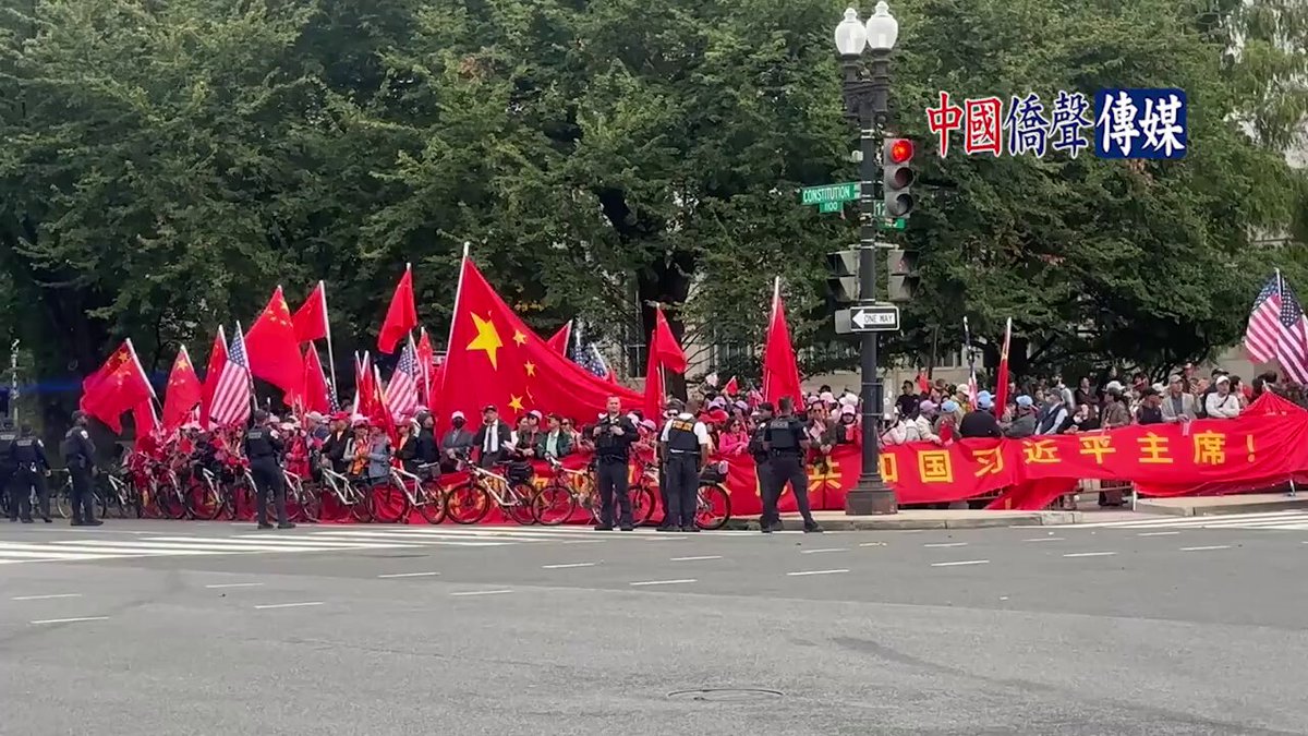 这些人，在中国大陆的时候，生存艰难，中共都不会看他们一眼。后来千辛万苦偷渡到美国，申请政治或宗教庇护，经过多年打拼，有了车、房、事业…就忘掉了过去的苦难，转身与中共为伍，危害美国👿
