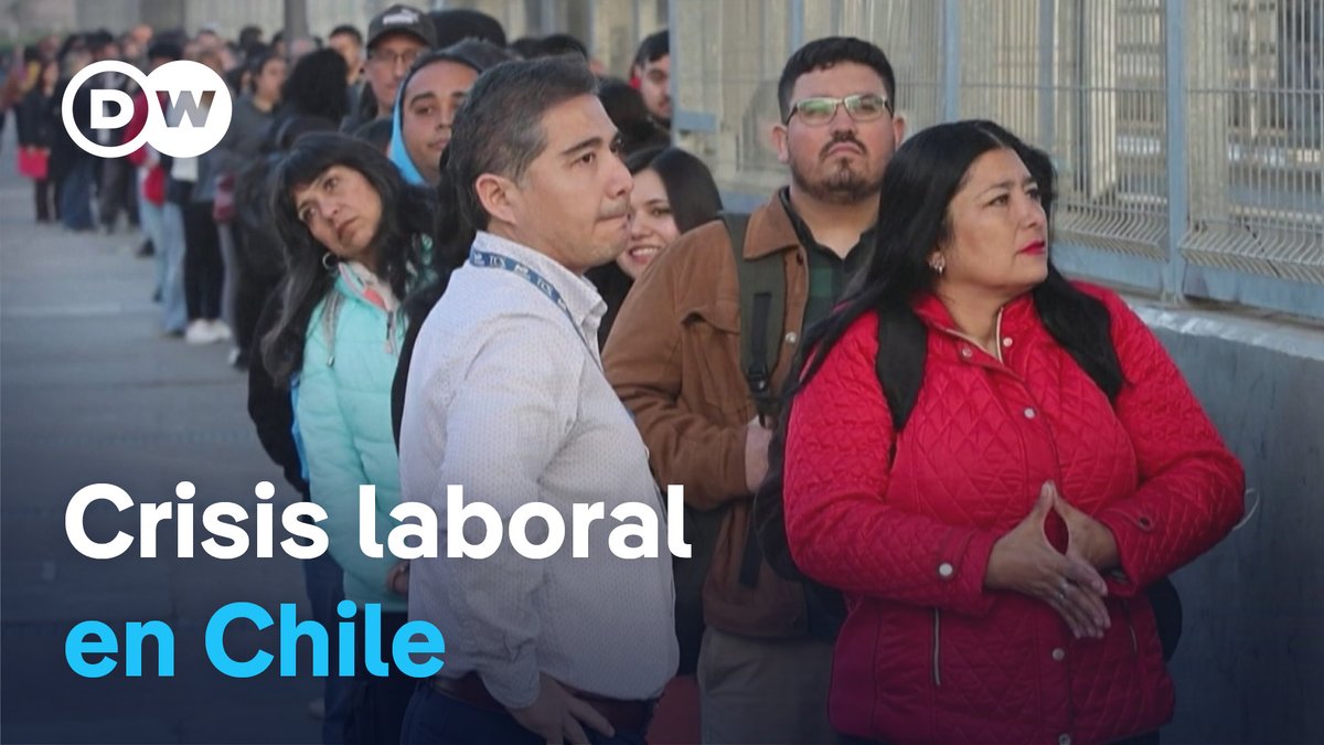 El desempleo alcanza su nivel más alto en cinco años En Chile, la tasa de desempleo subió al 9,6 % entre junio y agosto, con casi un millón de personas a la búsqueda de trabajo. Los jóvenes que intentan incorporarse al mercado laboral encuentran cada vez más dificultades para acceder a contratos estables, mientras el empleo formal sigue retrocediendo. El presidente Kast anunció un plan para crear más de 100.000 puestos de trabajo.