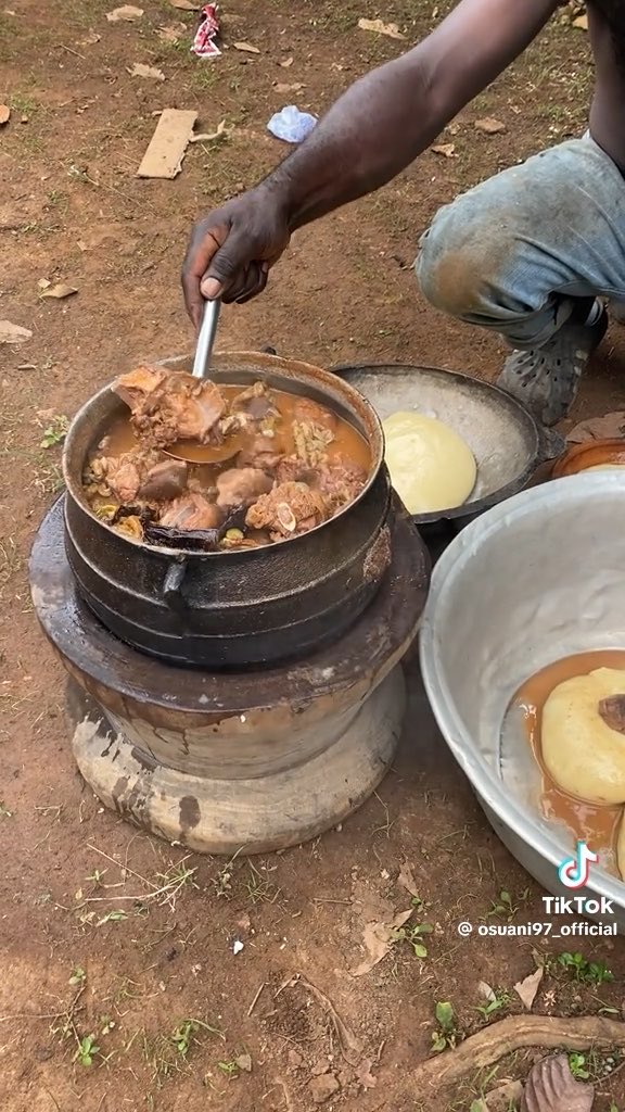 Guys, this guy really dey enjoy more than most of us living in the urban cities oo Aswear, just look
