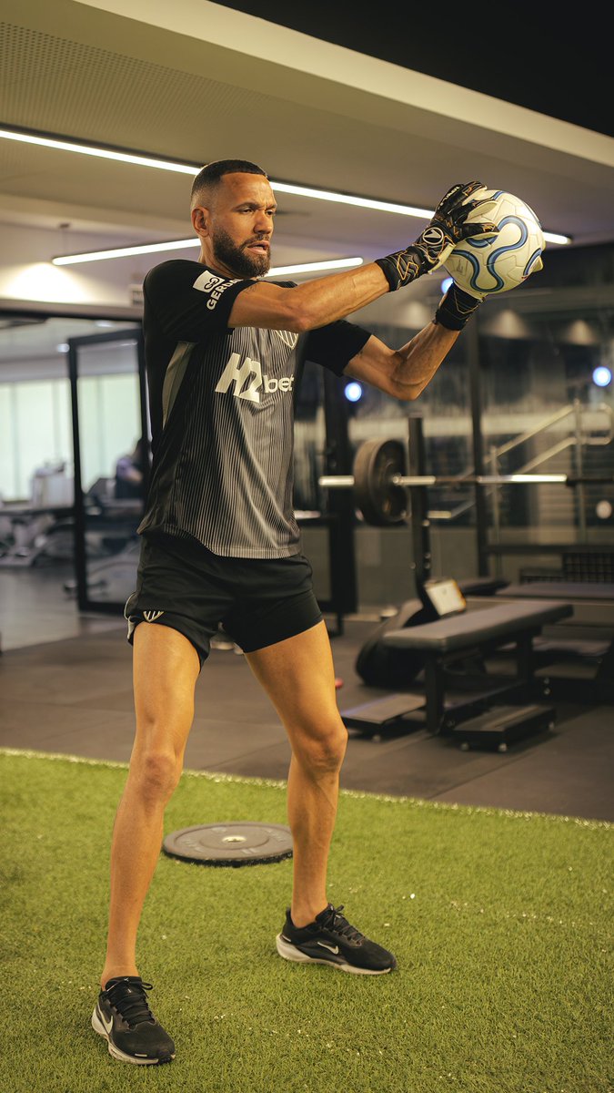 🧱🧤 A preparação do Paredão! Goleiro Everson segue em trabalho intenso de recuperação, com foco em seu retorno aos gramados.