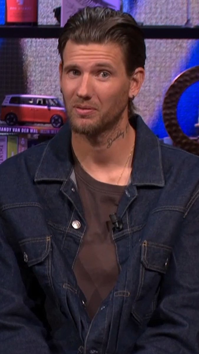 Michiel Kramer weigert de Koekoek bij Vandaag Inside: 'Ben je niet goed bij je hoofd ofzo?!' 🐥❌ #vandaaginside