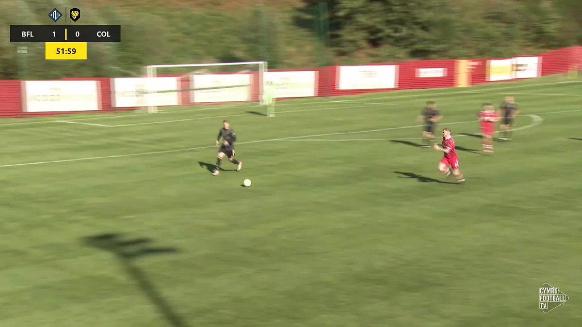 Ricky-Lee Owen yn cael ei ddanfon o'r maes 🟥 BFL AFC's Ricky-Lee Owen is sent off for a dangerous challenge on Jack Kenny 😳 #NoviraCymruPremier
