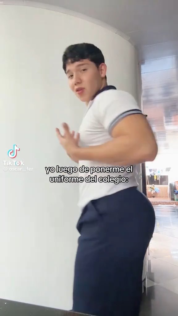 el tiktoker oscar y su problema con los pantalones ajustados