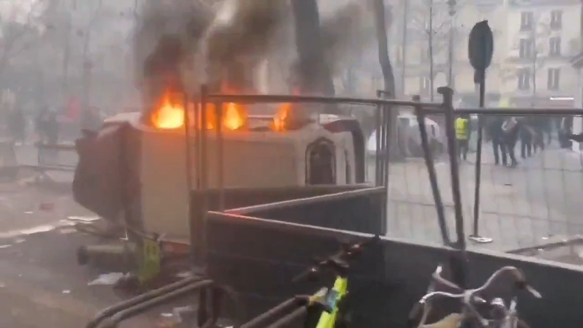 Looks like it's another lovely day in Paris, France 🤨 You'd think that, during a multi day "protest" in France, you'd see some French flags but I haven't seen one yet. Telling. Deport accordingly... #CityLife #paris #enrichment #france #diversity #invasion #HolyWar #protest #lyon #émeute