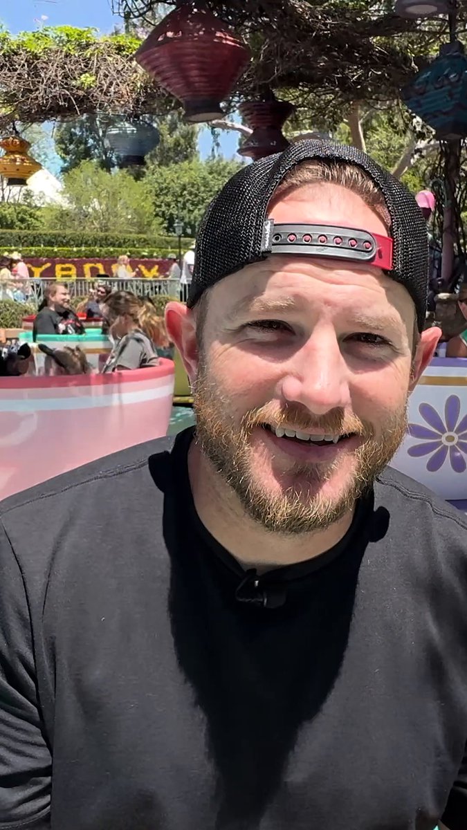 Max Muncy picked WHAT over a Dodger Dog?! 🌭 From Shohei Ohtani and winning the 2025 World Series with the Los Angeles Dodgers to naming his Disney walk-up song, Max Muncy is spilling all the tea on Mad Tea Party at Disneyland Resort Park. ☕⚾ #TeacupConfessions