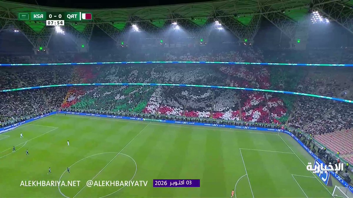اللقطة الأجمل: تيفو الجمهور السعودي ضد قطر في نصف نهائي كأس الخليج . 🫡🇸🇦