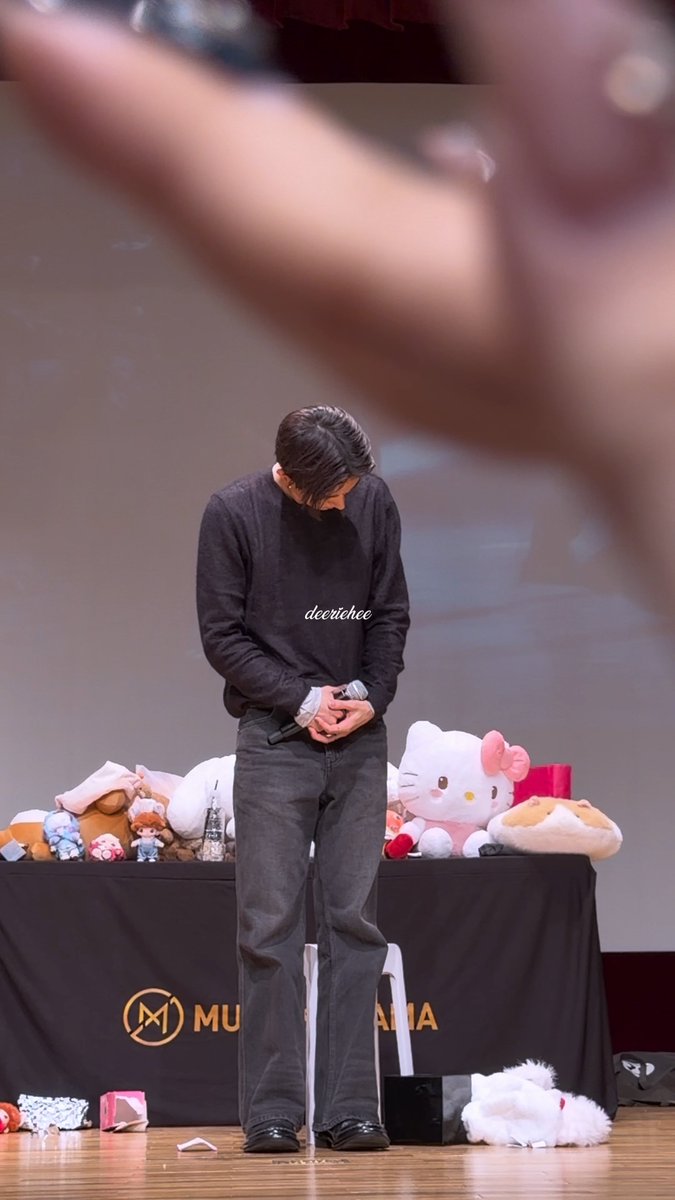 I LOVE WHEN THEY DO THE HEADPAT THING 😭😭😭