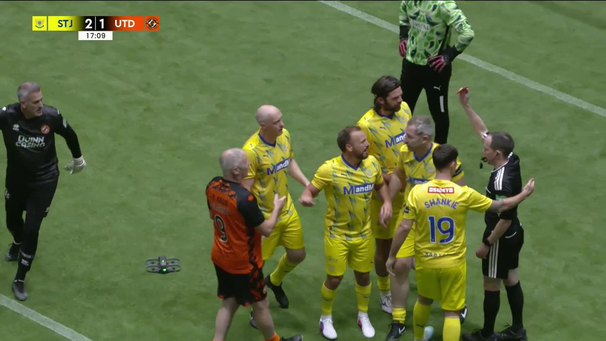 It's all kicked off at Braehead Arena between St. Johnstone and Dundee United! 👀 Frazer Wright is sent off for his challenge on Morgaro Gomis and tensions spilled over from there 🟥