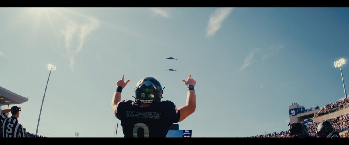𝗦𝗧𝗘𝗔𝗟𝗧𝗛 𝗜𝗡 𝗧𝗛𝗘 𝗦𝗞𝗬 🫡 Two B-2 Spirit aircraft assigned to Whiteman AFB fly over Falcon Stadium before kickoff. #FlyFightWin