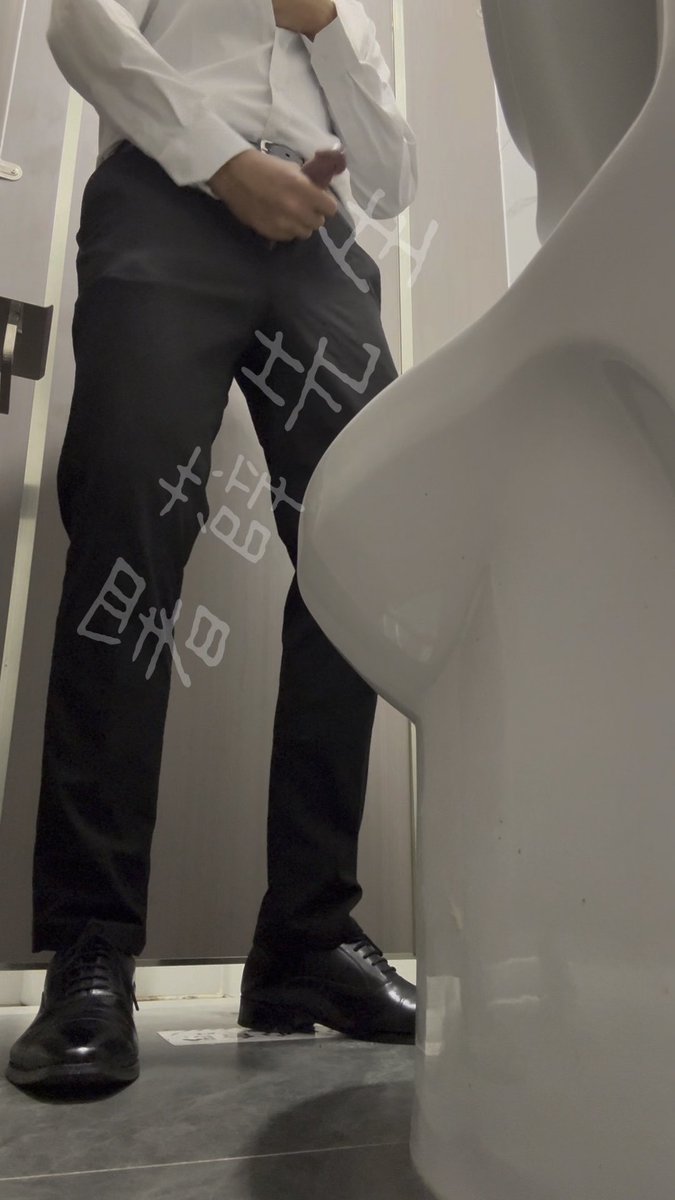 只想安安靜靜上個廁所⋯⋯