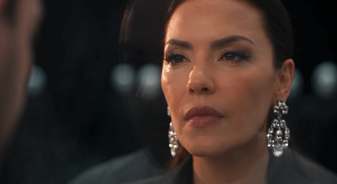 bu tarzı pek sevmem ama yeşim salkım döktürmüş, çok iyi. klip ise enfes. Yesim Salkım