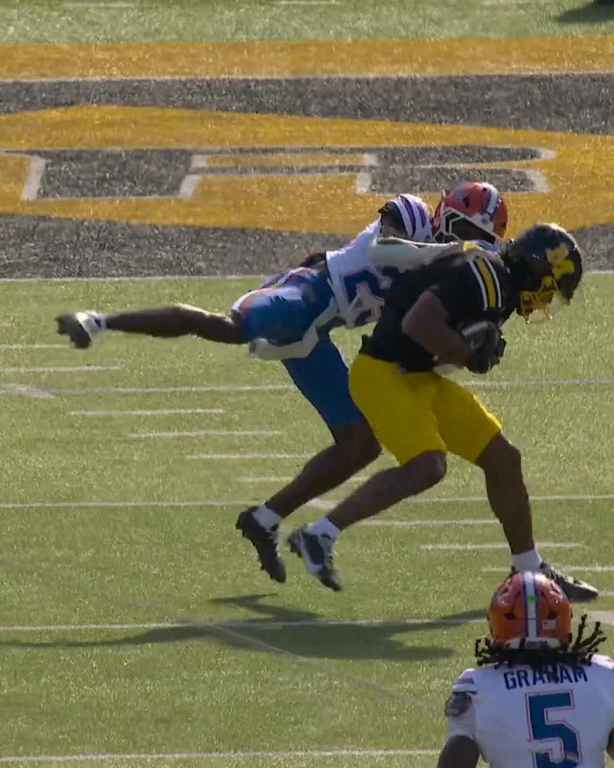 OFF HIS BACK FOOT &amp; FADING AWAY 🤯 Mizzou Football x 📺 ABC