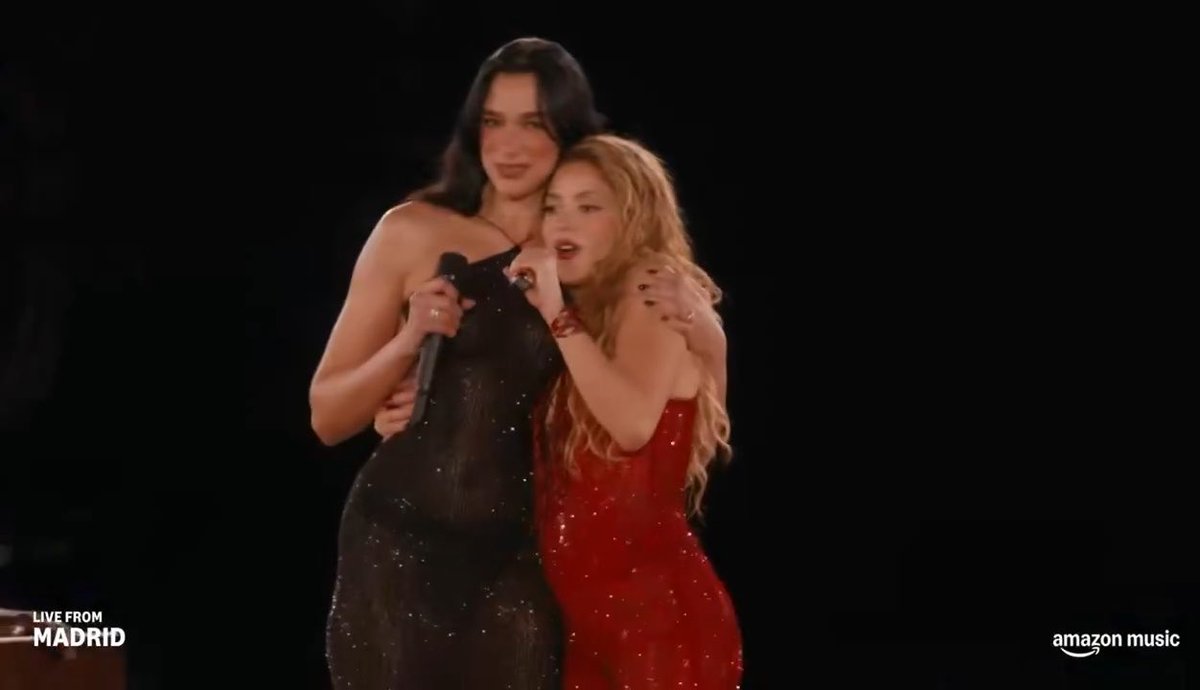 📹 | DUA LIPA coming on stage at Shakira’s concert in Madrid tonight! “I’m your fan now, like always. Since I met you this afternoon, my god, I was so in awe with her humility, you’ve been so nice to all of us. If I was your friend before, now I’m like the president.”