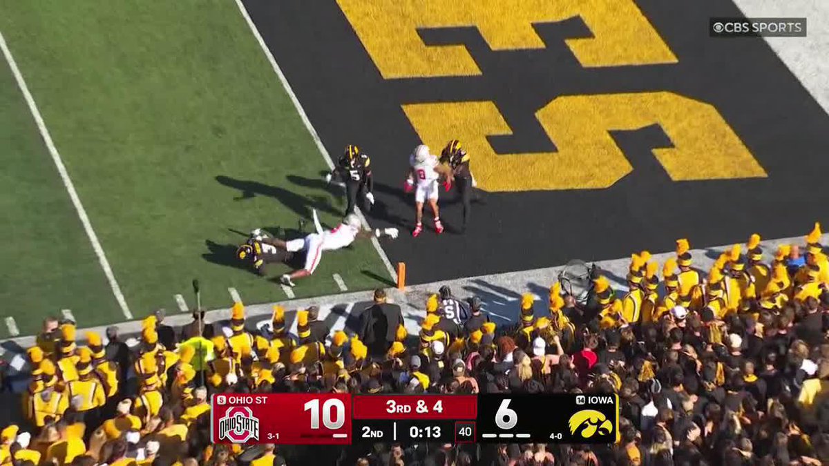 JEREMIAH SMITH REACHES FOR IT AND SCORES!