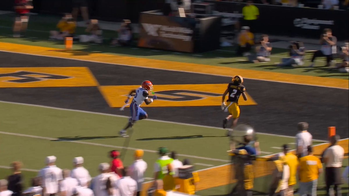 Caleb Goodie Sr. bumped into the Florida defender after this TD 😯 Tune in now on ABC & the ESPN app 🍿
