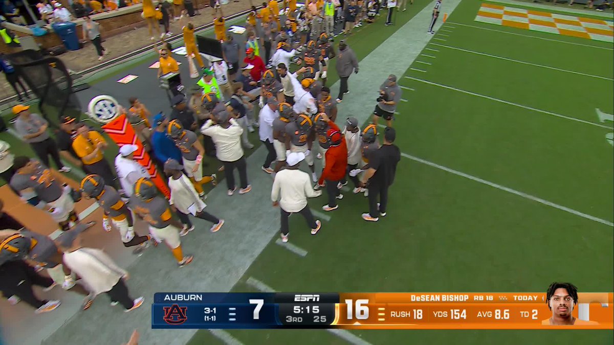Tennessee makes it a two-score game๐