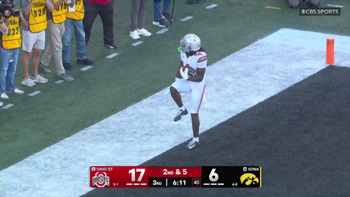 THE RECORD-BREAKER (AND HEISMAN POSE) FOR JEREMIAH SMITH.
