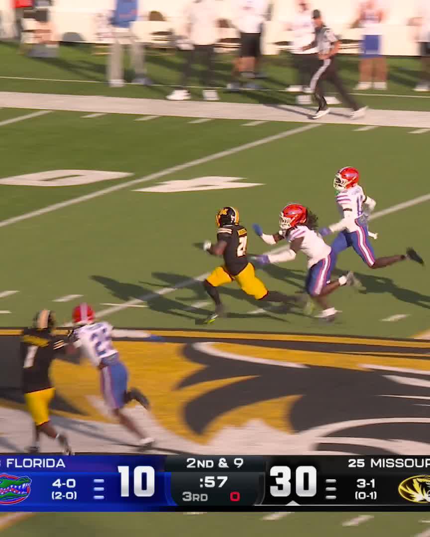 HOW DID HE GET OUT OF THAT? 🤯 Mizzou Football x 📺 ABC