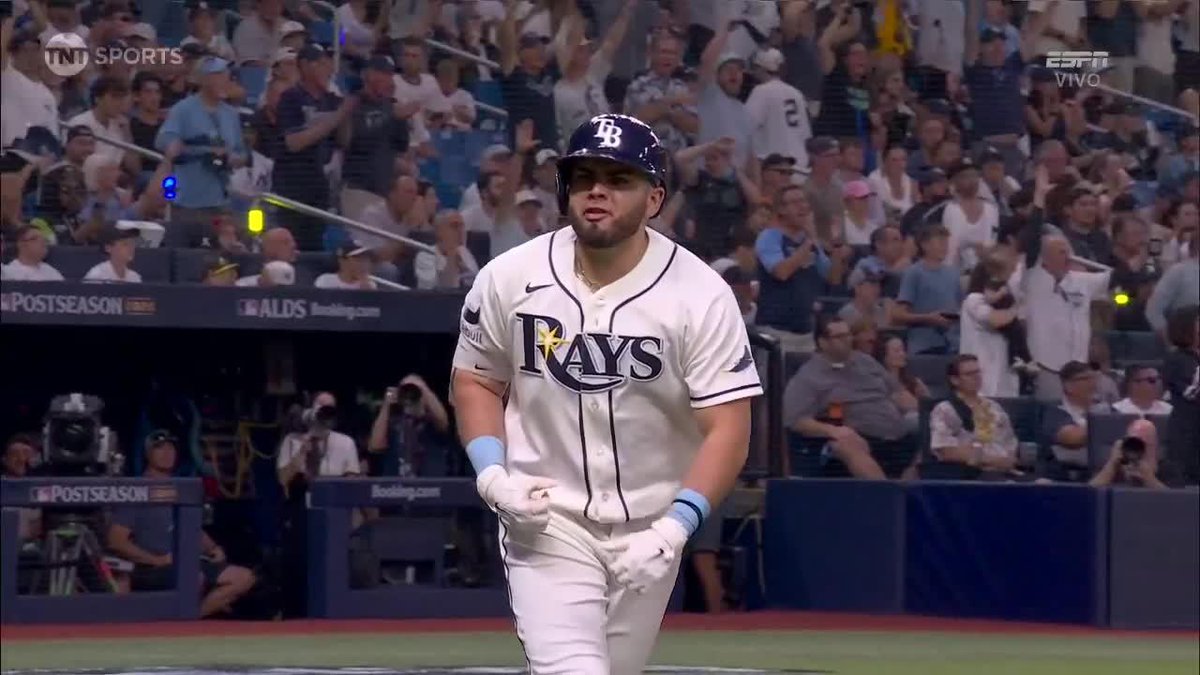 ¡EL PODER MEXICANO ANTE YANKEES! 🇲🇽💥 Jonathan Aranda le pegó SABROOOOOOSO ¡Ya lo gana Tampa Rays! #Postseason
