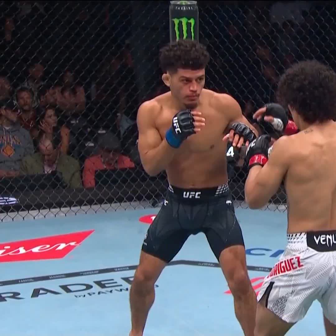 Dolor instantáneo 😫 #UFC332 | En vivo por Paramount+ Deportes