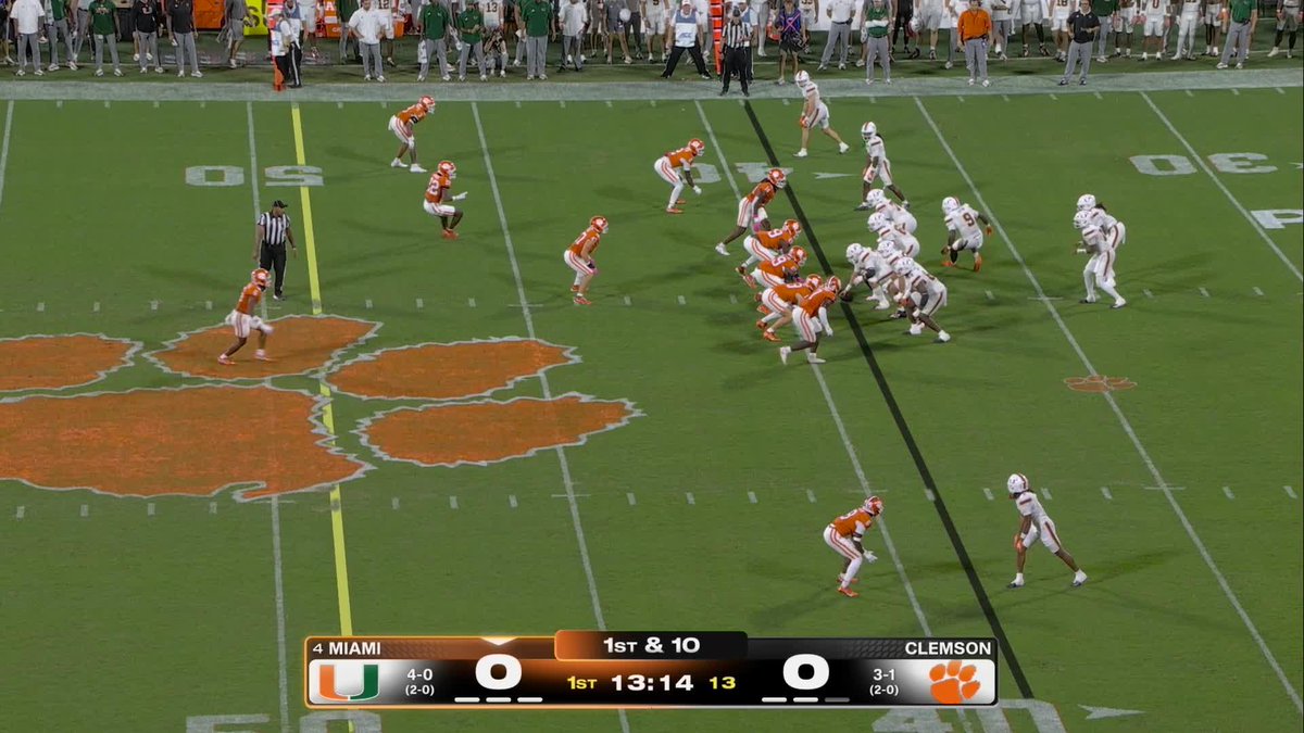 MIAMI 61-YARD TD ON ITS FIRST PLAY OF THE GAME 😮