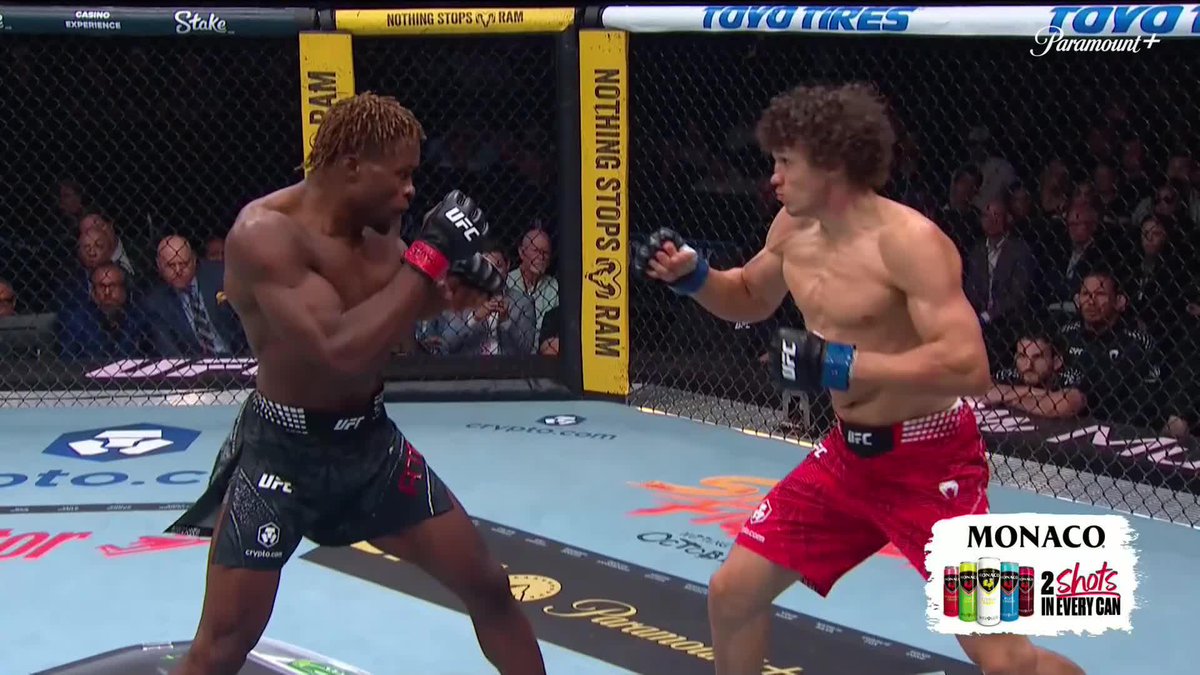Stunned him with the straight left, finished him on the ground Beautiful sequence by Roman Kopylov 📺 #UFC332 on CBS & Paramount+