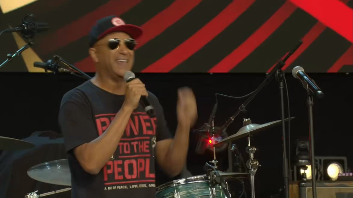Tom Morello: “This land does not belong to the billionaires and the oligarchs. It does not belong to the racists and the warmongers. It does not belong to the fascists and the would-be dictators. Bothers and sisters, this land belongs to you and me. Power to the people!”