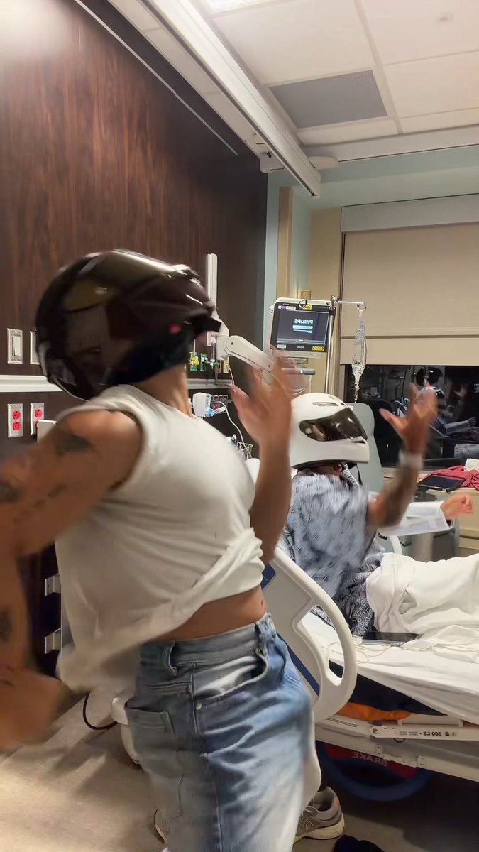 If hitting this dance doesn’t wear off the anesthesia I’m going to have to hit him with something Bigger. 😏 I want to go home already papimoto