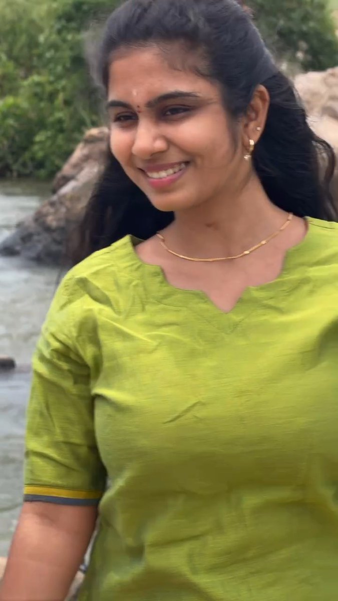 நீர் அழகா, இல்லை நீ அழகா. இனிய ஞாயிறு காலை மக்களே