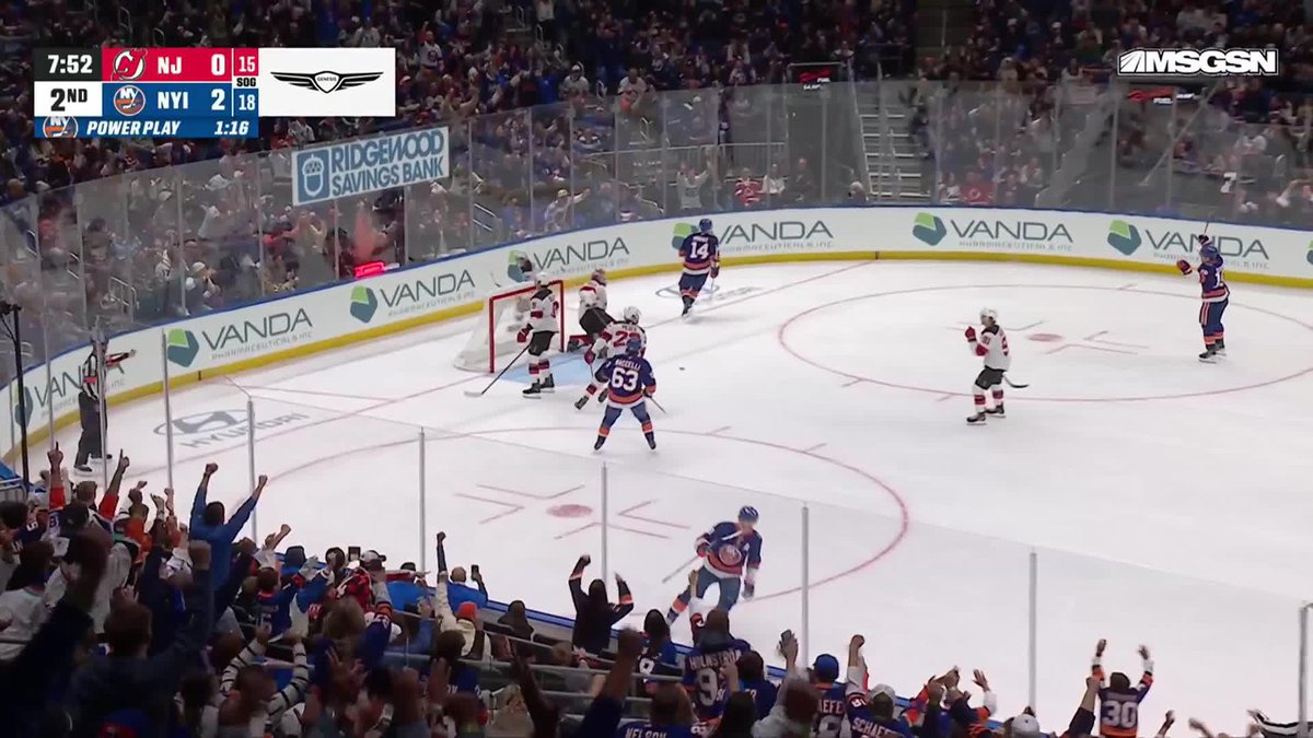 Schaefer SOMEHOW kept this in the zone and then finds Horvat 😱🚨