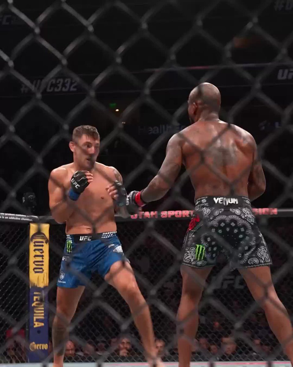 BACK-TO-BACK KNOCKOUTS FOR ESTEBAN RIBOVICS He continues his impressive form with a finish in a heated bout! [ #UFC332 | LIVE NOW on @ParamountPlus and CBS ]