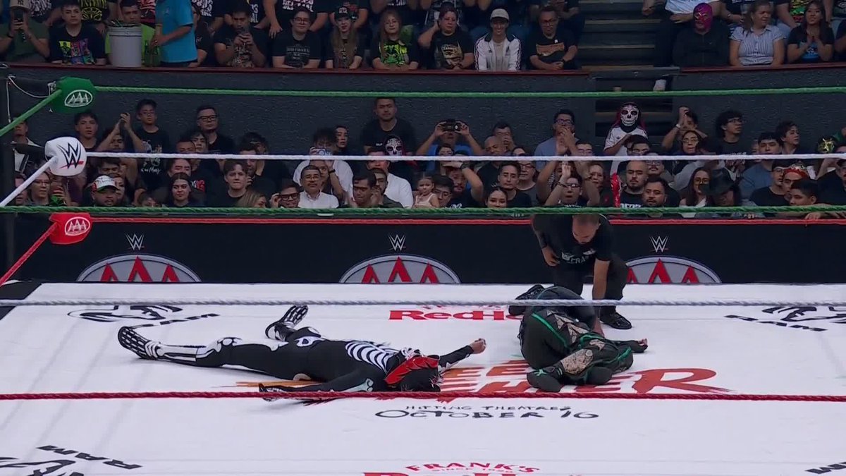 Trouble has arrived... 😱 Los Perros Del Mal have unleashed an ambush!!