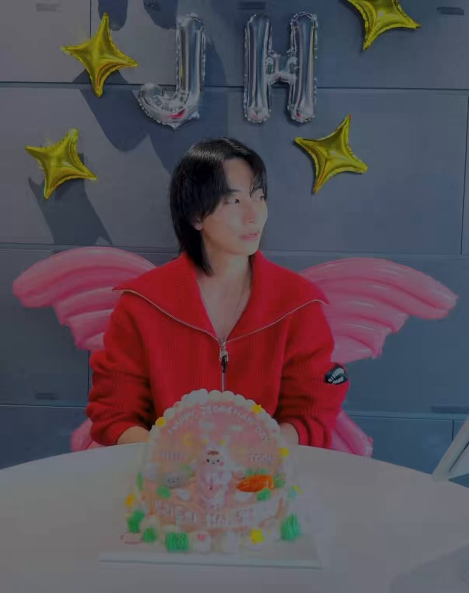 jeonghan got an acoustic guitar but the teacher they found specializes in classical guitar so he just decided to learn classical guitar. 😭