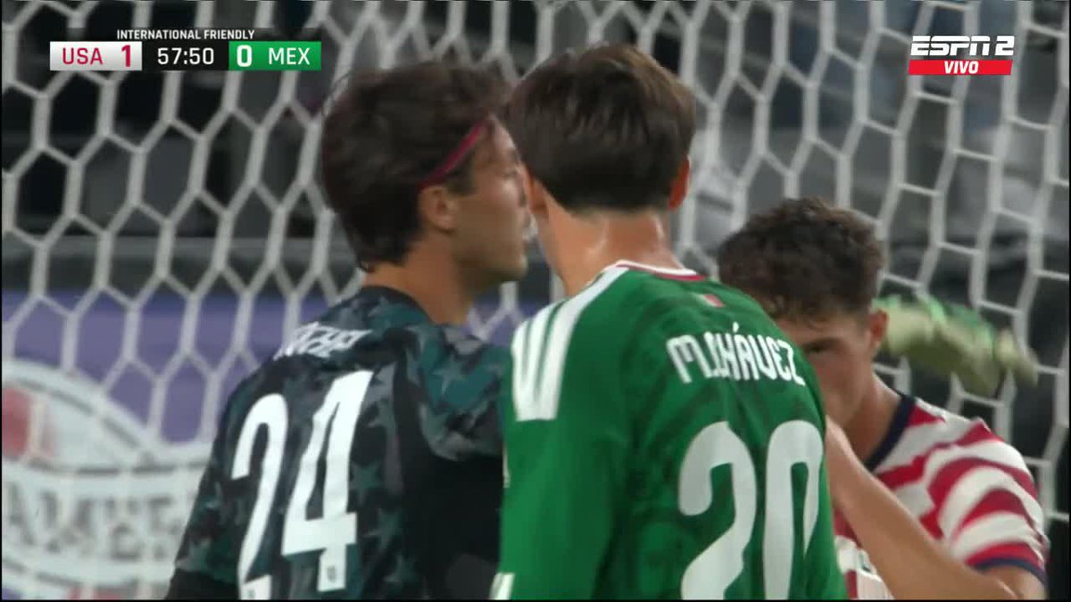 ¡¡DIEGO KOCHEN!! El arquero, de madre peruana y padre venezolano, formado en La Masía y con presente en el Lyngby BK de Dinamarca, le sacó un impresionante remate al Piojo Alvarado y evitó el 1-1 de México ante Estados Unidos. 📺 ESPN en el Plan Premium de #DisneyPlus