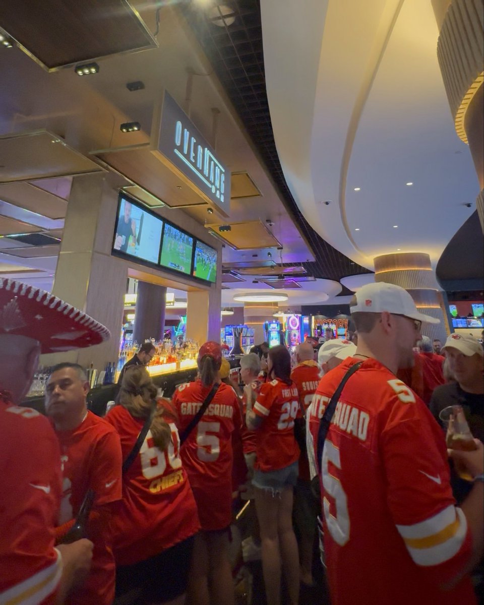 The Kansas City Chiefs kingdom took over downtown Las Vegas and saved the best for last: #OverhangBar. Grabbing cold ones before tomorrow’s game! 🏈 #CircaLasVegas