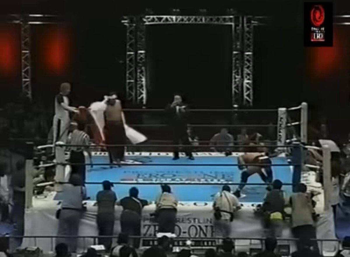 2002年3月2日 両国国技館 橋本真也 vs 田中将斗 橋本さんのエグい攻め、田中選手のタフさと根性が絶妙にブレンドされた最高の試合✨ 橋本さんのトップロープからのフットスタンプは反則レベルのダメージだったそうです💦 #橋本真也 #田中将斗 #プロレス