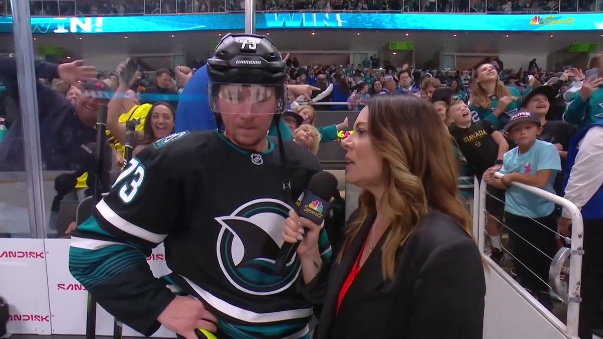 Tyler Toffoli gives Igor Chernyshov his flowers after netting the OT winner 💐