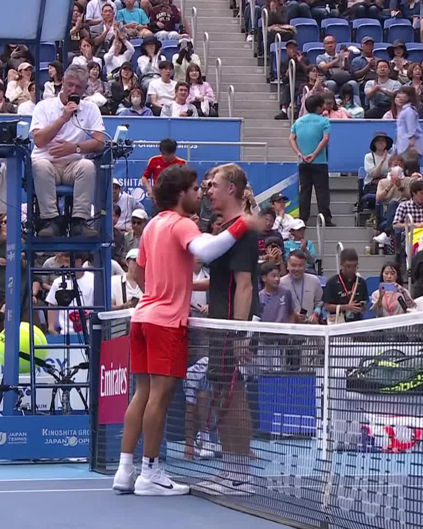Not how it deserved to end 😮 Denis Shapovalov is forced to retire through injury with Carlos Alcaraz leading 7-6 2-1 #japanopentennis