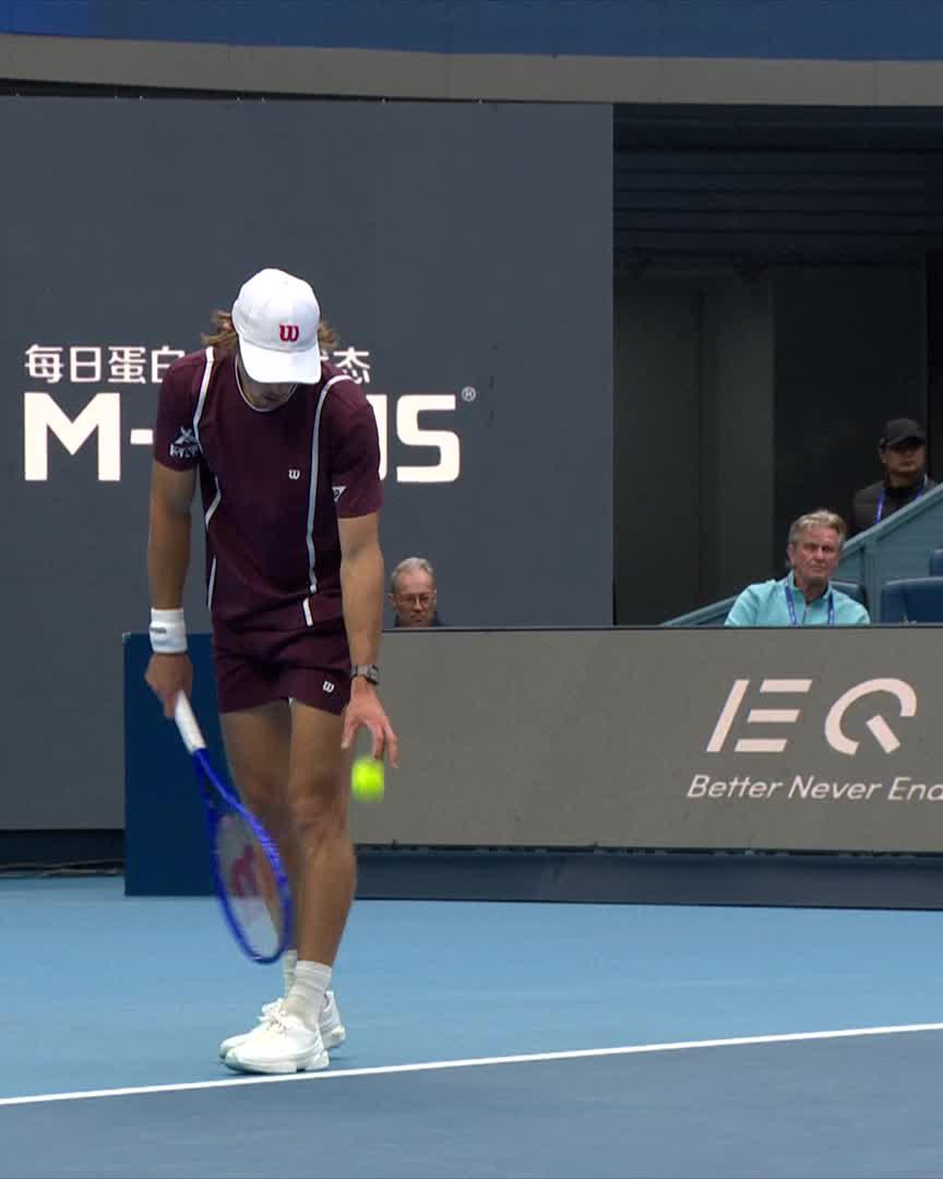 It’s not how you start, it’s how you finish 🏁🙌 Alex de Minaur completes a 1-6 6-2 6-3 comeback over Rublev to move into the semi-finals! #ChinaOpen