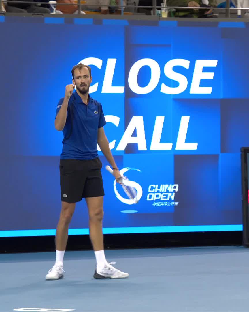 HOW did he win that point?! 😱 Daniil Medvedev #ChinaOpen
