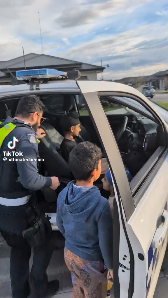 State and Federal governments recruiting subcontinental police forces to enforce rules and regulations over a culture they do not integrate into. This is a very BAD idea. Foreigners should NEVER be given authority or power positions over Australians. This. Must. Stop.