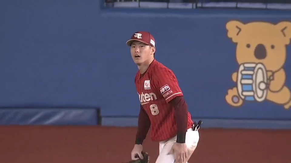 【6回裏:M 3-1 E 】 今度は #辰己涼介 選手! 抜けそうな打球をグラブの先でダイビングキャッチ🔥 #RakutenEagles #強鷲革新