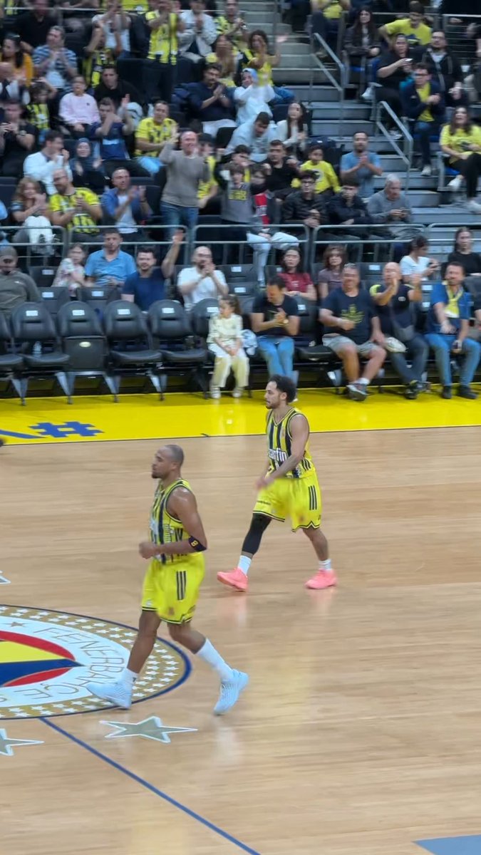 Shane Larkin’in Fenerbahçe Tarfin’deki ilk sayıları… Shane Larkin 💛💙