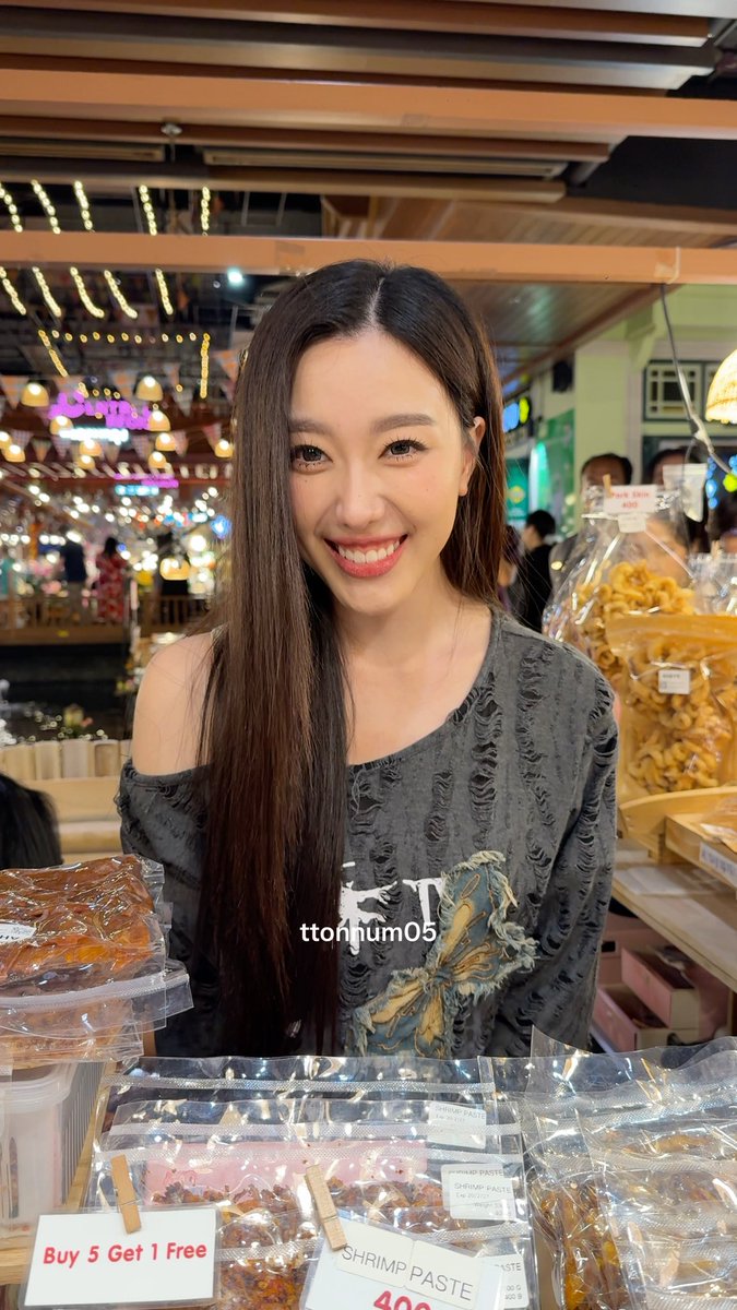 น้องพี่อ๊ะอายย อยากเป็นลูน่ามาก ก็ขายน้ำพริกเสียงน้องลูน่าไปเยย แง น่ารักมากก ลูน่ามาดูเร้วว พี่คนสวยเอฟซี🐣🐼🤏🏼 #Aheye4EVE #4EVE #LUNAR