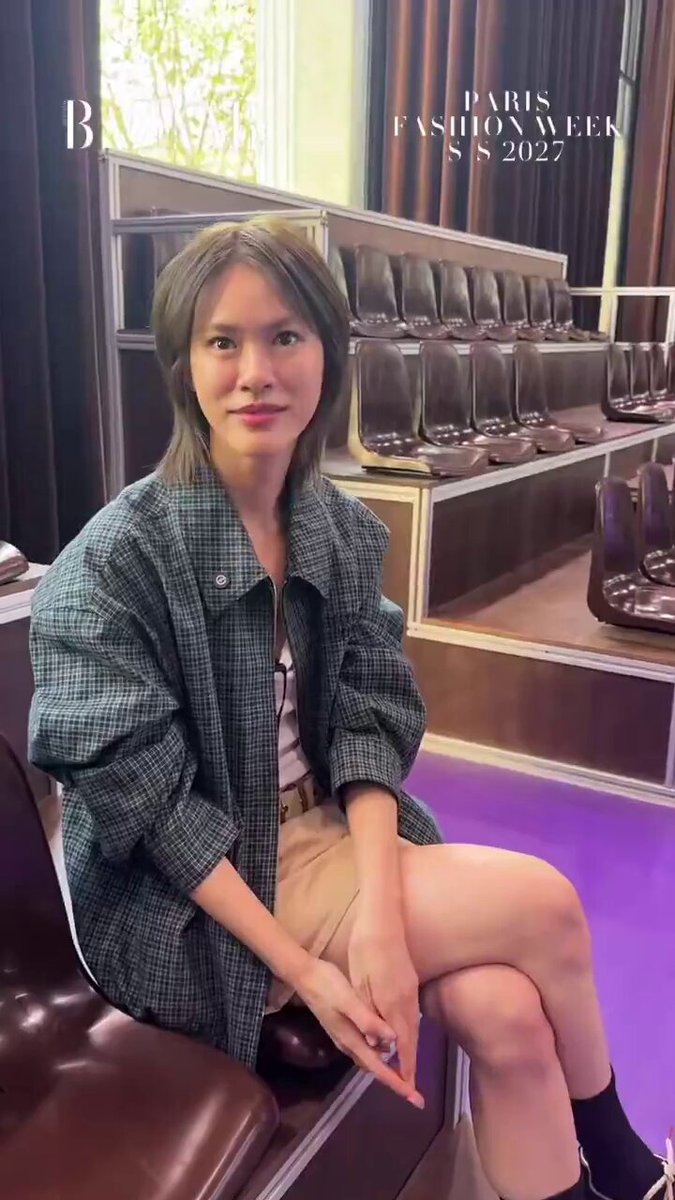 : พี่อี๊ดโทรมา มี่เค้าอยากให้เดินแบบ : ที่ไหนพี่อี๊ด : ปารีส #MiuMiuxEmi #MiuMiuSS27 #emiamily #MiuMiu