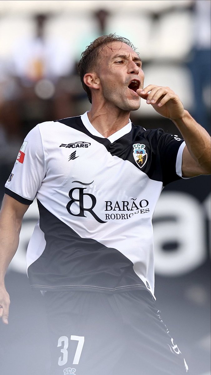 De régua e esquadro 📏📐 Gonçalo Silva concluiu uma jogada perfeita, criada no laboratório do SC Farense 🧪 📺 Revê todos os momentos na sport tv #SCF