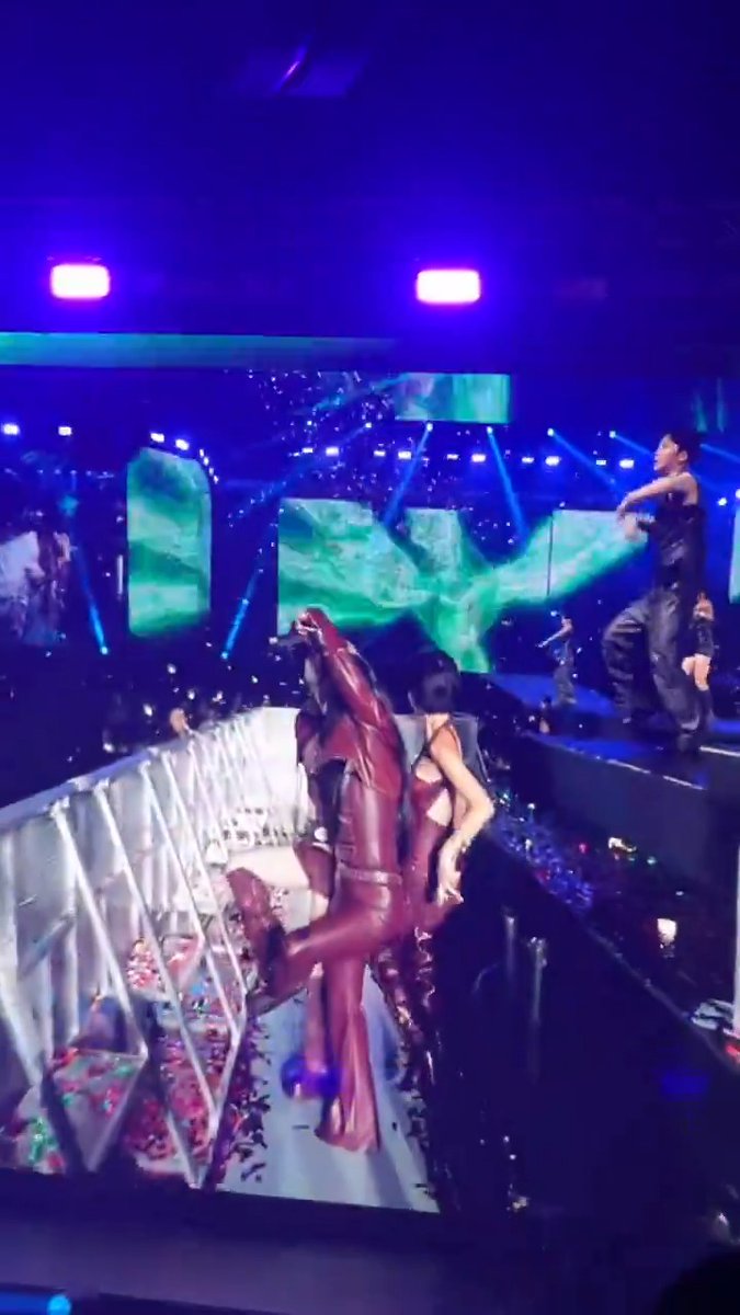the full body heart??? ??? 😭