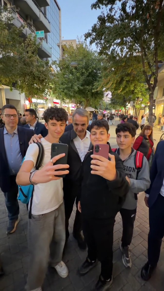 Σας ευχαριστώ για την υποδοχή στην όμορφη Πιερία. Για εμάς δεν υπάρχει καμία ξεχασμένη περιοχή της πατρίδας μας, για αυτό και αποδίδουμε μεγάλη σημασία στην περιφερειακή σύγκλιση.